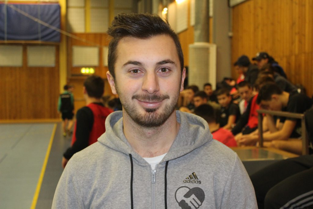 Adnan Bainca, Unite People och Varbergs BoIS driver kvällsfotboll för ungdomar,