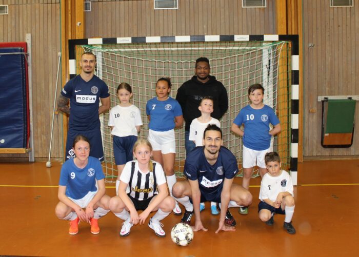 I Ektorp Futsal-Klubb är äldre förebilder för de yngre